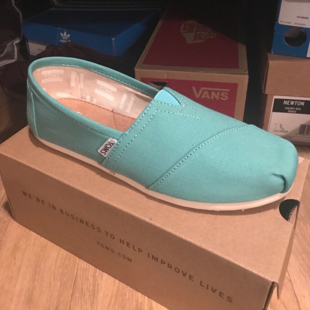 Baby Blue Toms